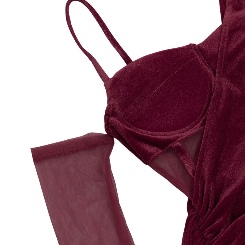 {{ product_title }} – Exklusive Damenmode für besondere Anlässe | HotFashionista.de