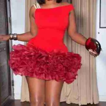 Produktbild von Elegantes Bandage-Maxikleid mit Diamanten – Bodenlang & Quadratkragen in S, erhältlich bei Hot Fashionista