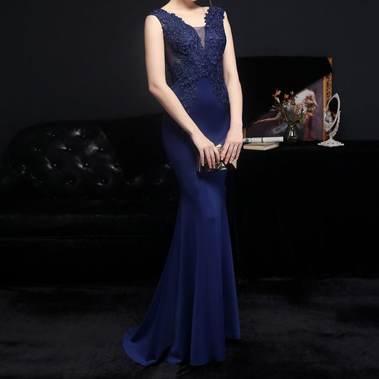 Produktbild von Elegantes Bandage-Maxikleid mit Diamanten – Bodenlang & Quadratkragen in navy-blue, erhältlich bei Hot Fashionista