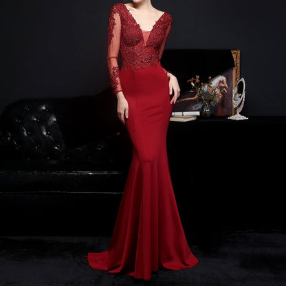 Elegantes Bandage-Maxikleid mit Diamanten – Bodenlang & Quadratkragen