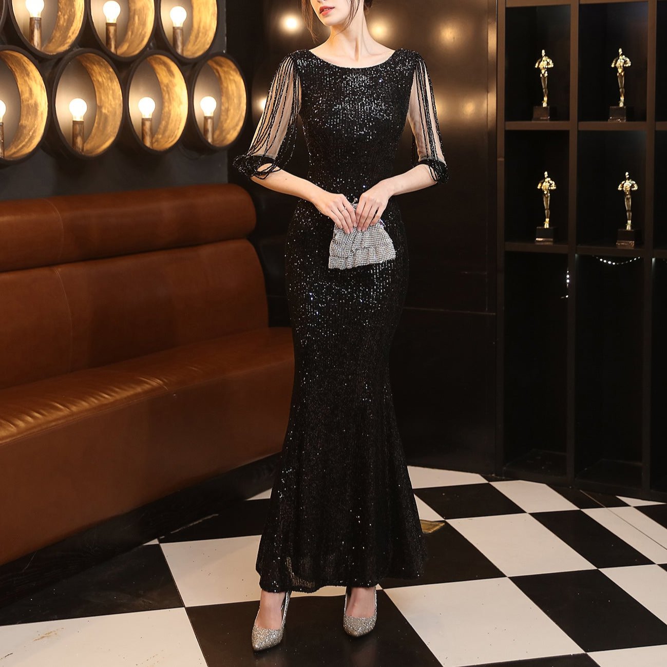 Elegantes Bandage-Maxikleid mit Diamanten – Bodenlang & Quadratkragen