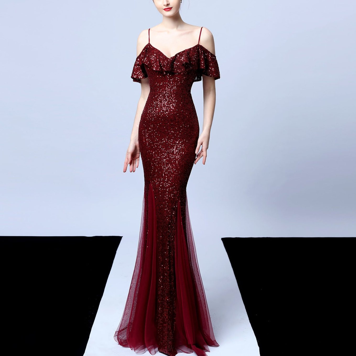 Elegantes Bandage-Maxikleid mit Diamanten – Bodenlang & Quadratkragen