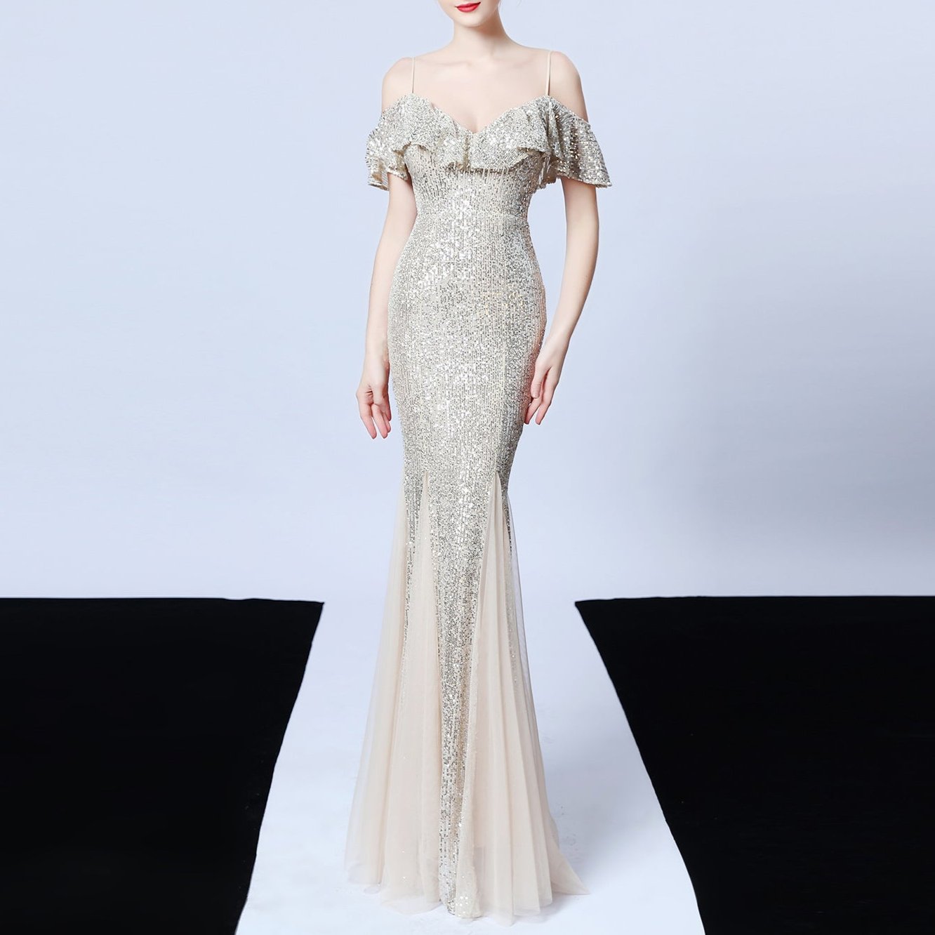 Elegantes Bandage-Maxikleid mit Diamanten – Bodenlang & Quadratkragen