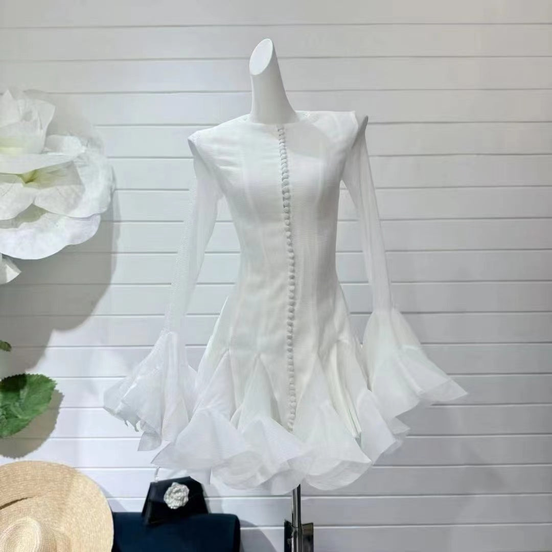 Produktbild von Elegantes Bandage-Maxikleid mit Diamanten – Bodenlang & Quadratkragen in white, erhältlich bei Hot Fashionista