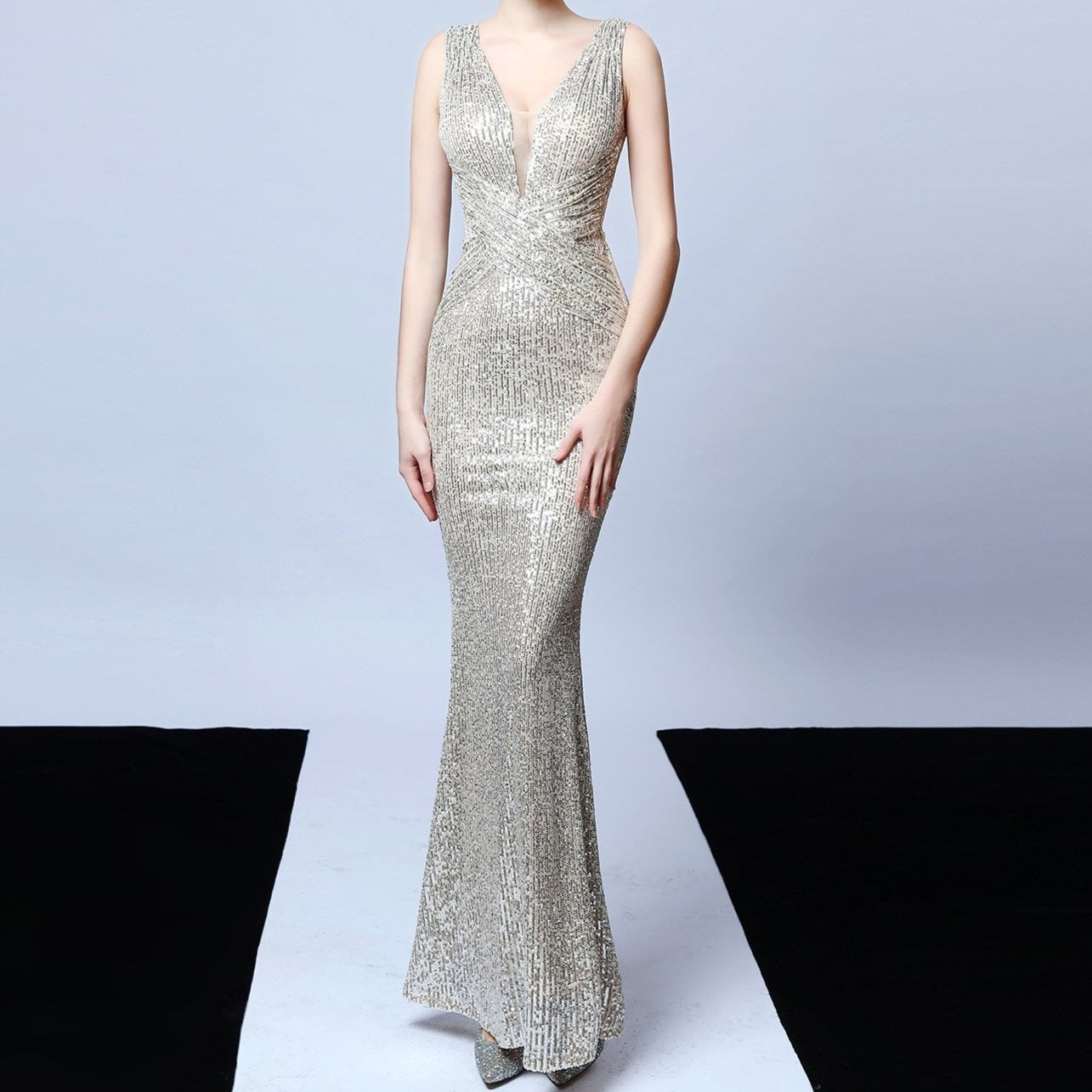 Elegantes Bandage-Maxikleid mit Diamanten – Bodenlang & Quadratkragen