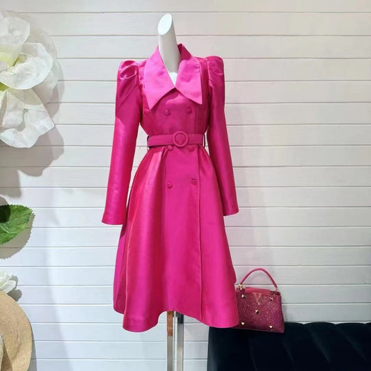 Produktbild von Elegantes Bandage-Maxikleid mit Diamanten – Bodenlang & Quadratkragen in pink, erhältlich bei Hot Fashionista