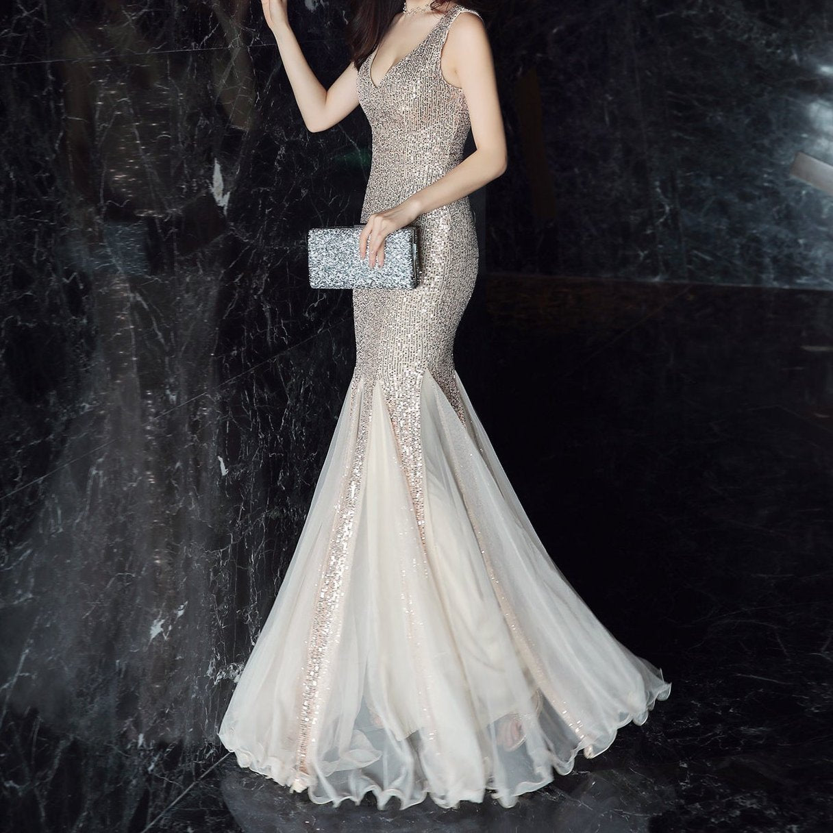 Elegantes Bandage-Maxikleid mit Diamanten – Bodenlang & Quadratkragen