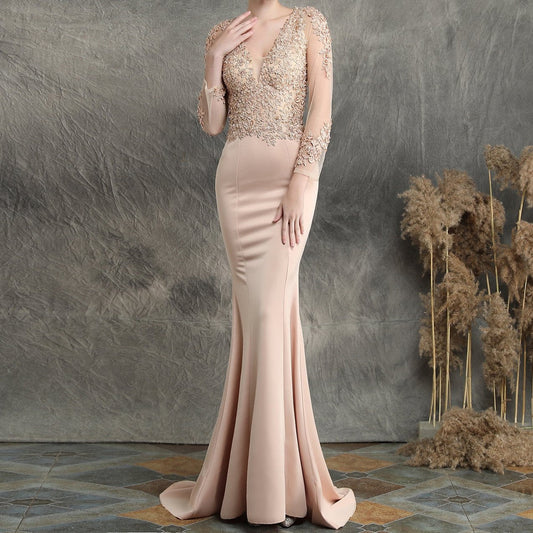 Produktbild von Elegantes Bandage-Maxikleid mit Diamanten – Bodenlang & Quadratkragen in gold, erhältlich bei Hot Fashionista