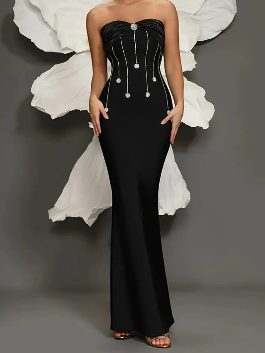 Produktbild von Elegantes Bandage-Maxikleid mit Diamanten – Bodenlang & Quadratkragen in L, erhältlich bei Hot Fashionista