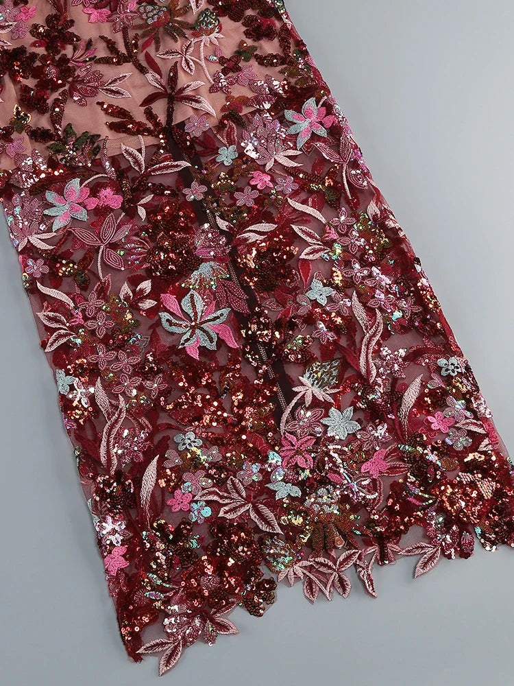 Elegantes Bandage-Maxikleid mit Diamanten – Bodenlang & Quadratkragen