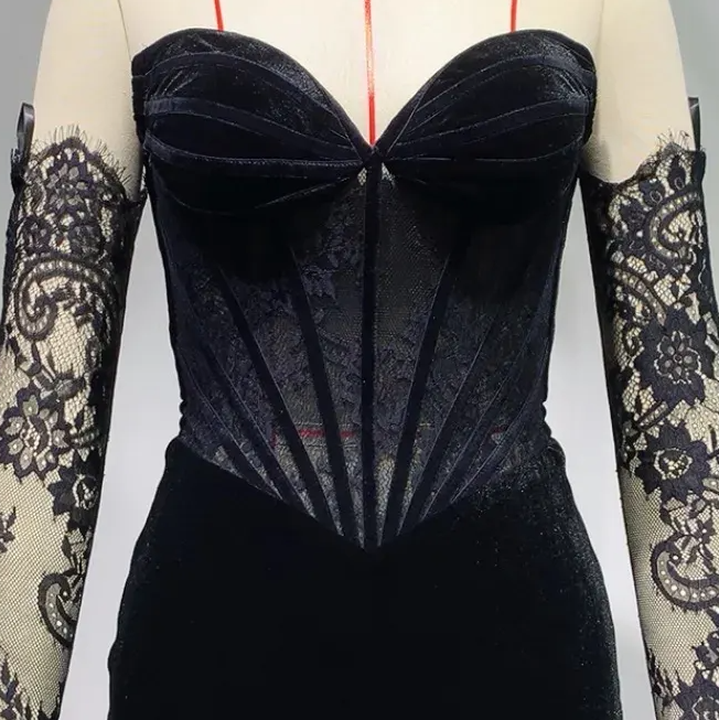 Elegantes Bandage-Maxikleid mit Diamanten – Bodenlang & Quadratkragen