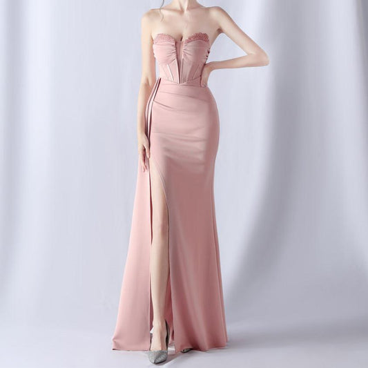 Produktbild von Elegantes Bandage-Maxikleid mit Diamanten – Bodenlang & Quadratkragen in apricot, erhältlich bei Hot Fashionista