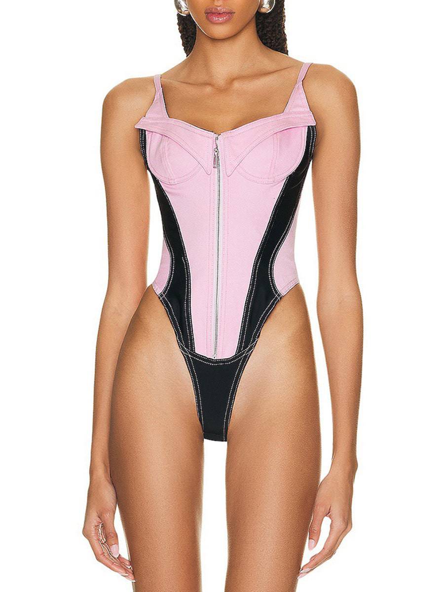 Produktbild von Elegantes Bandage-Maxikleid mit Diamanten – Bodenlang & Quadratkragen in Pink, erhältlich bei Hot Fashionista