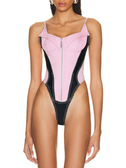Produktbild von Elegantes Bandage-Maxikleid mit Diamanten – Bodenlang & Quadratkragen in Pink, erhältlich bei Hot Fashionista