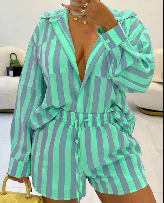 Produktbild von Elegantes Bandage-Maxikleid mit Diamanten – Bodenlang & Quadratkragen in Pink striped print, erhältlich bei Hot Fashionista