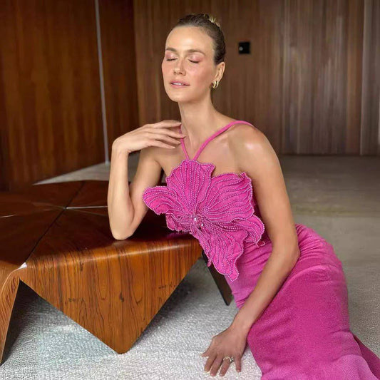 Produktbild von Elegantes Bandage-Maxikleid mit Diamanten – Bodenlang & Quadratkragen in Rose red, erhältlich bei Hot Fashionista