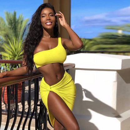 Produktbild von Elegantes Bandage-Maxikleid mit Diamanten – Bodenlang & Quadratkragen in white, erhältlich bei Hot Fashionista