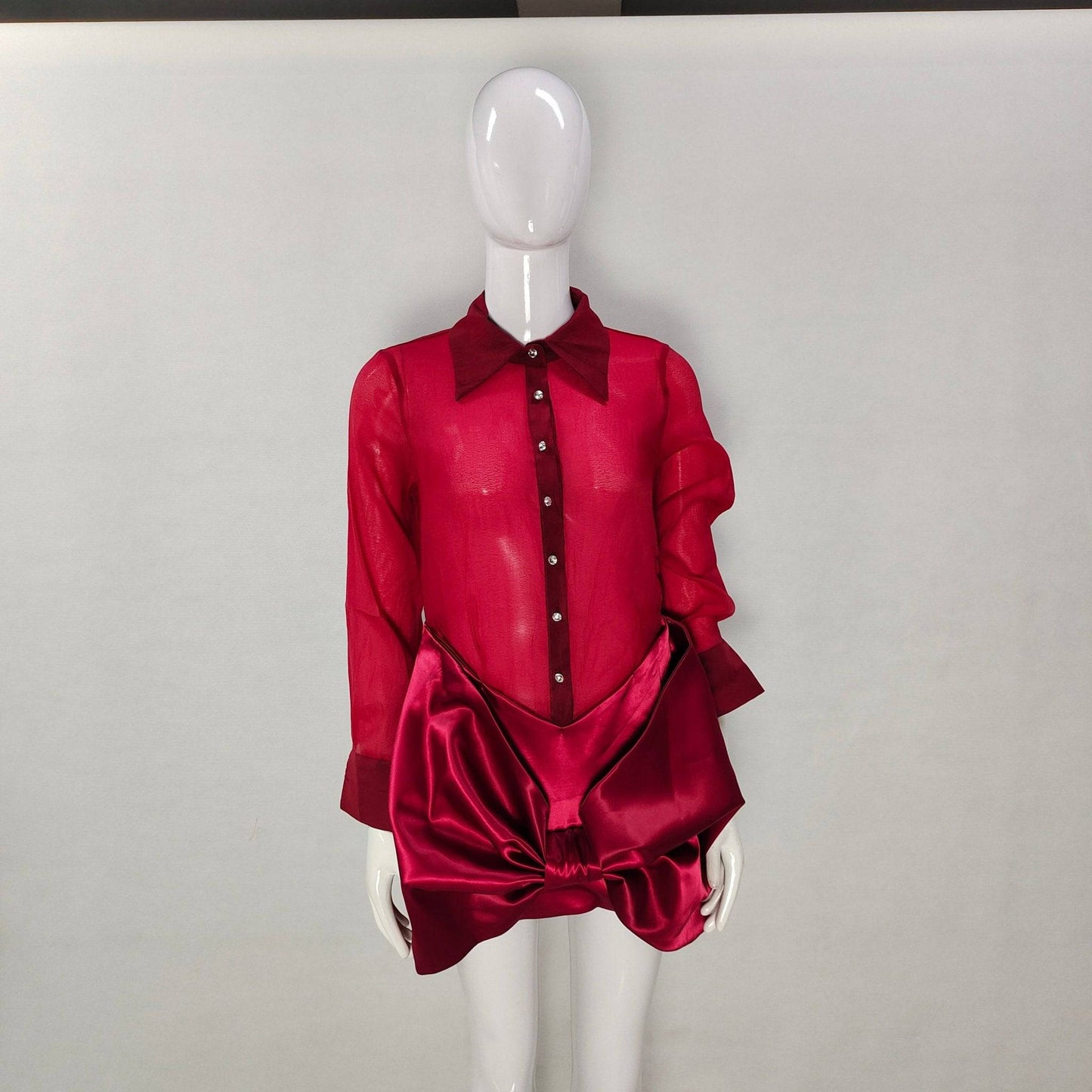 {{ product_title }} – Exklusive Damenmode für besondere Anlässe | HotFashionista.de