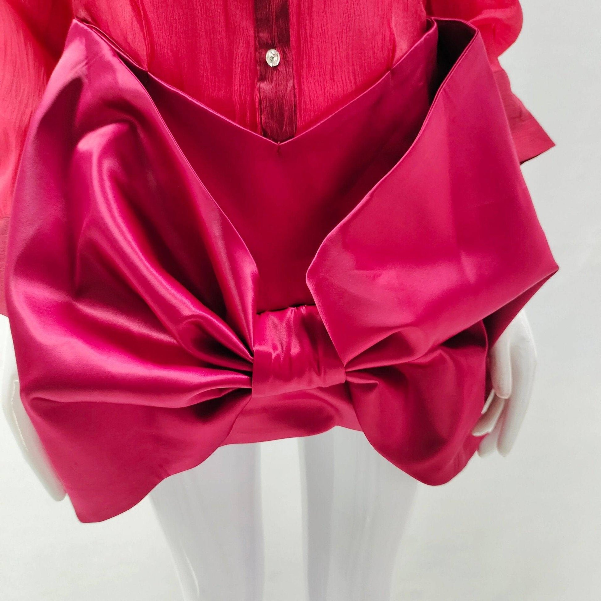 {{ product_title }} – Exklusive Damenmode für besondere Anlässe | HotFashionista.de