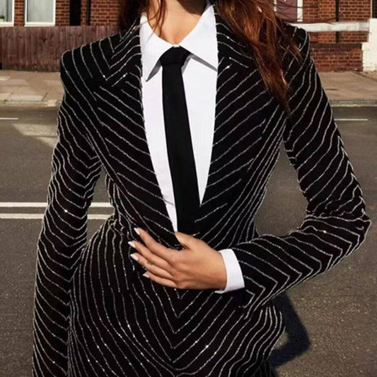 {{ product_title }} – Exklusive Damenmode für besondere Anlässe | HotFashionista.de
