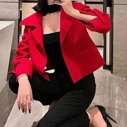 {{ product_title }} – Exklusive Damenmode für besondere Anlässe | HotFashionista.de