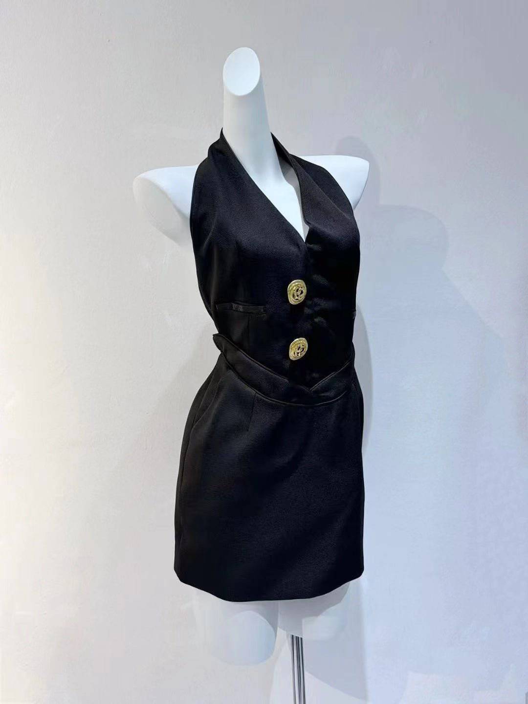 {{ product_title }} – Exklusive Damenmode für besondere Anlässe | HotFashionista.de