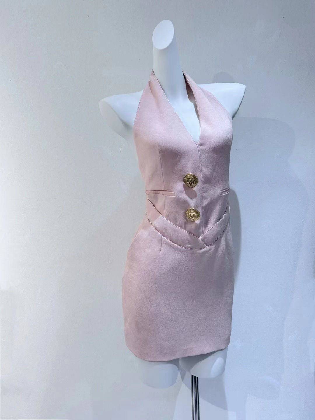{{ product_title }} – Exklusive Damenmode für besondere Anlässe | HotFashionista.de