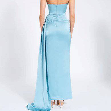 {{ product_title }} – Exklusive Damenmode für besondere Anlässe | HotFashionista.de