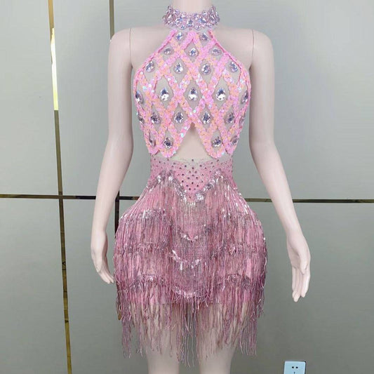 {{ product_title }} – Exklusive Damenmode für besondere Anlässe | HotFashionista.de