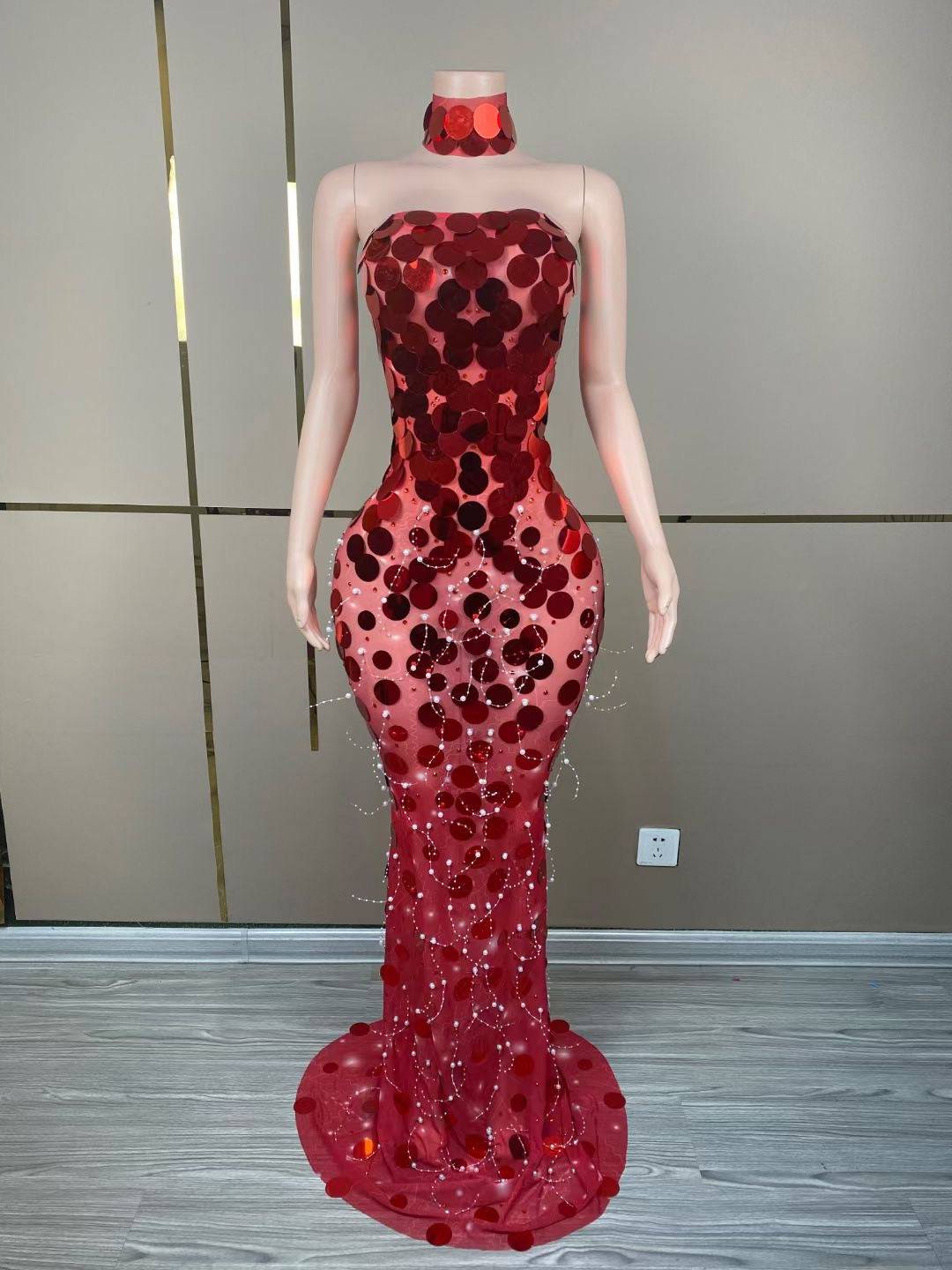 {{ product_title }} – Exklusive Damenmode für besondere Anlässe | HotFashionista.de