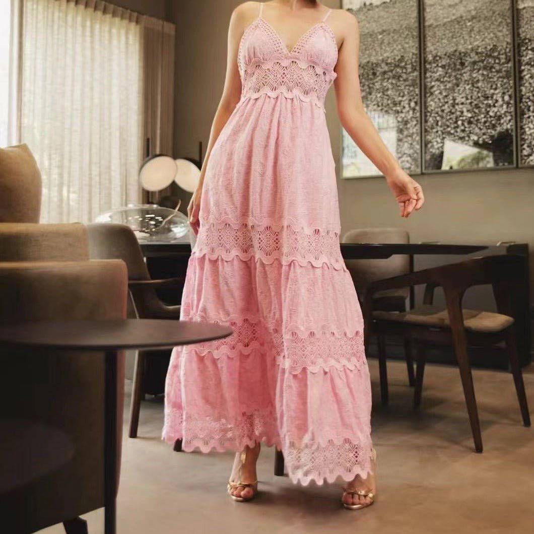 Produktbild von Elegantes Bandage-Maxikleid mit Diamanten – Bodenlang & Quadratkragen in Pink, erhältlich bei Hot Fashionista