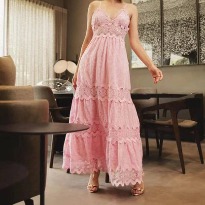 Produktbild von Elegantes Bandage-Maxikleid mit Diamanten – Bodenlang & Quadratkragen in Pink, erhältlich bei Hot Fashionista