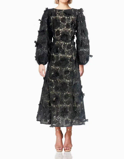 {{ product_title }} – Exklusive Damenmode für besondere Anlässe | HotFashionista.de
