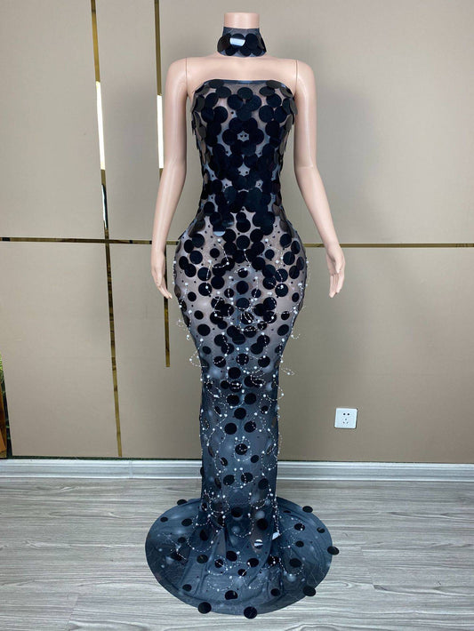 Produktbild von Elegantes Bandage-Maxikleid mit Diamanten – Bodenlang & Quadratkragen in s, erhältlich bei Hot Fashionista