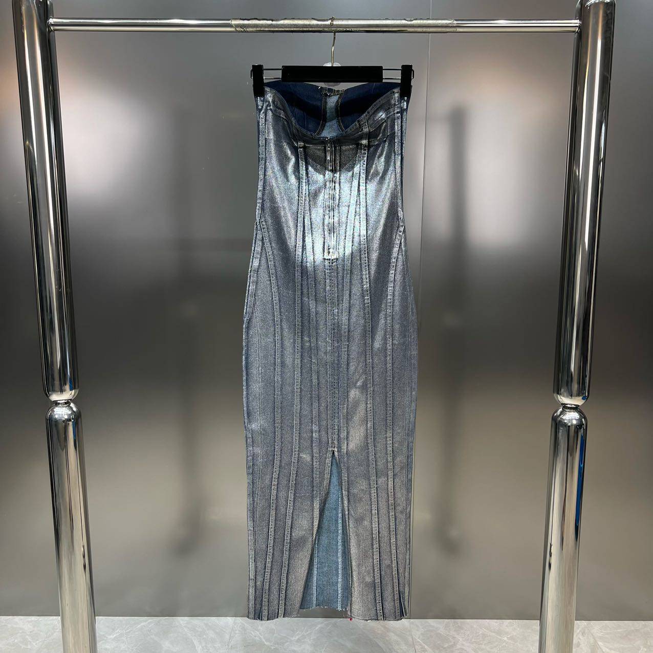 Elegantes Bandage-Maxikleid mit Diamanten – Bodenlang & Quadratkragen