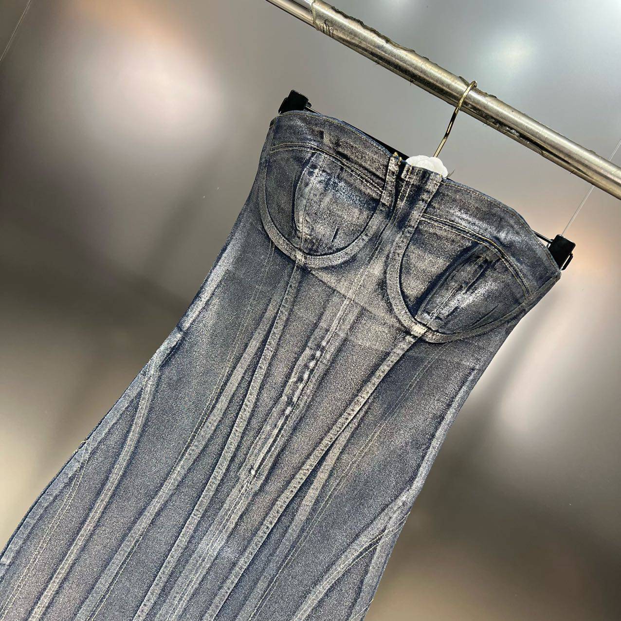 Elegantes Bandage-Maxikleid mit Diamanten – Bodenlang & Quadratkragen
