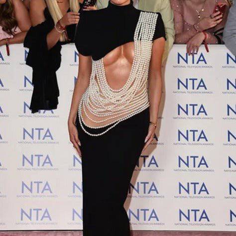 Produktbild von Elegantes Bandage-Maxikleid mit Diamanten – Bodenlang & Quadratkragen in S, erhältlich bei Hot Fashionista