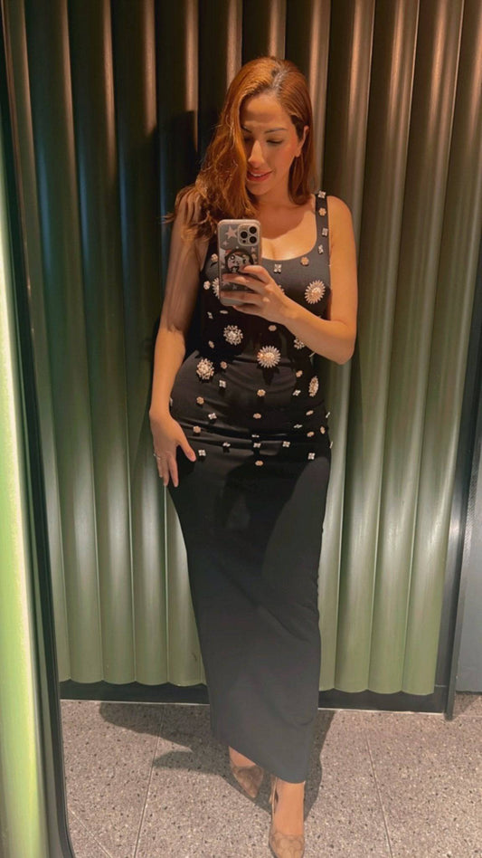 Produktbild von Elegantes Bandage-Maxikleid mit Diamanten – Bodenlang & Quadratkragen in S, erhältlich bei Hot Fashionista