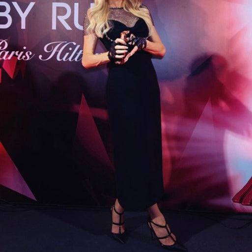 Produktbild von Elegantes Bandage-Maxikleid mit Diamanten – Bodenlang & Quadratkragen in S, erhältlich bei Hot Fashionista