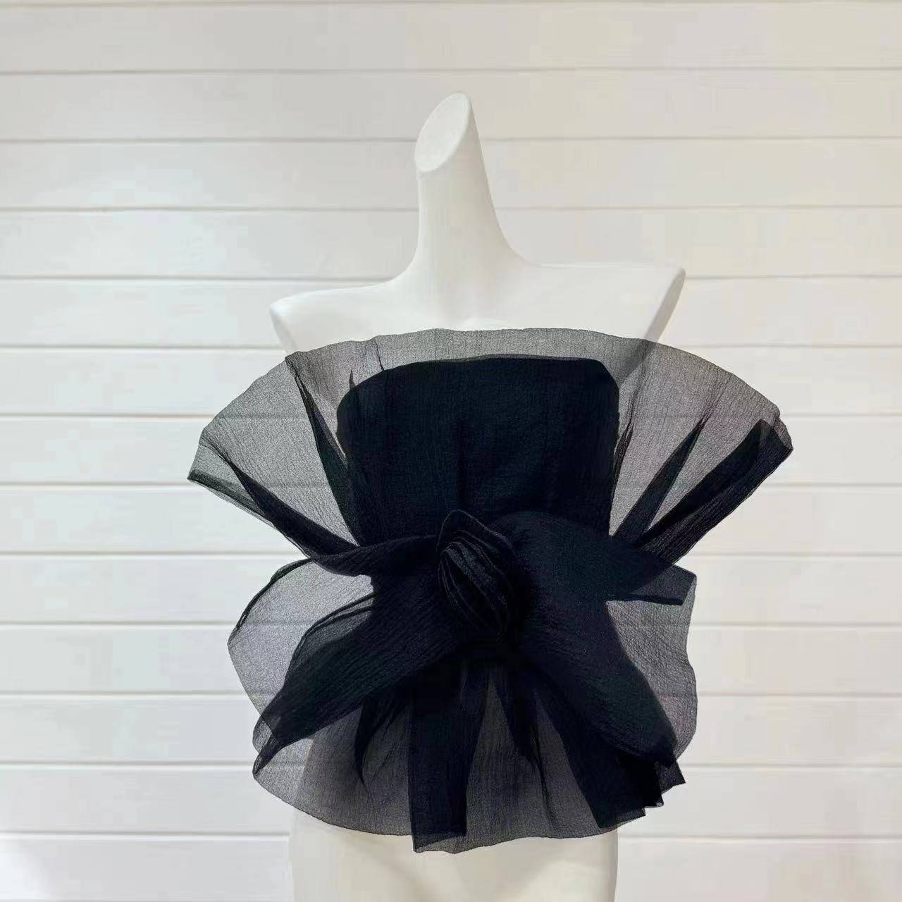 {{ product_title }} – Exklusive Damenmode für besondere Anlässe | HotFashionista.de