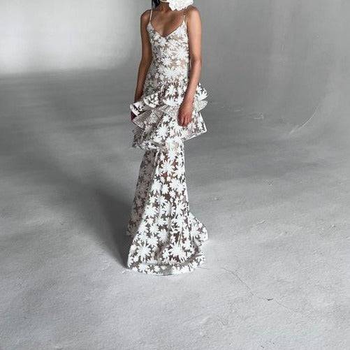 Produktbild von Elegantes Bandage-Maxikleid mit Diamanten – Bodenlang & Quadratkragen in S, erhältlich bei Hot Fashionista