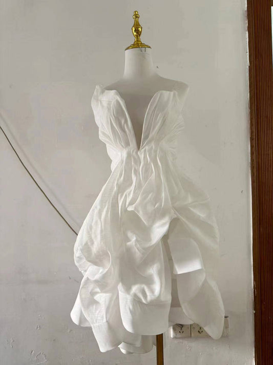 Produktbild von Elegantes Bandage-Maxikleid mit Diamanten – Bodenlang & Quadratkragen in white, erhältlich bei Hot Fashionista