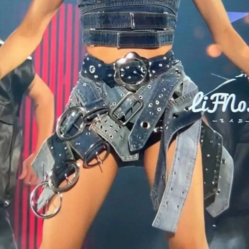 Produktbild von Elegantes Bandage-Maxikleid mit Diamanten – Bodenlang & Quadratkragen in S, erhältlich bei Hot Fashionista