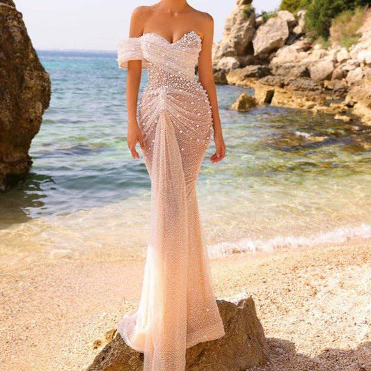 {{ product_title }} – Exklusive Damenmode für besondere Anlässe | HotFashionista.de