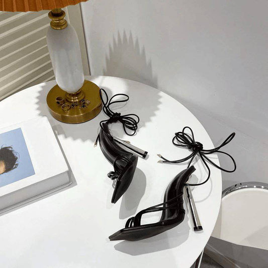 Produktbild von Elegantes Bandage-Maxikleid mit Diamanten – Bodenlang & Quadratkragen in Black, erhältlich bei Hot Fashionista