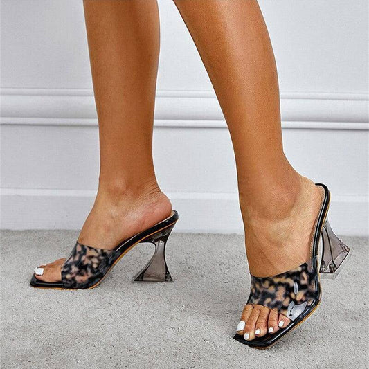 Produktbild von Elegantes Bandage-Maxikleid mit Diamanten – Bodenlang & Quadratkragen in Black & beige, erhältlich bei Hot Fashionista