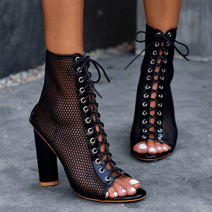 Produktbild von Elegantes Bandage-Maxikleid mit Diamanten – Bodenlang & Quadratkragen in Black, erhältlich bei Hot Fashionista