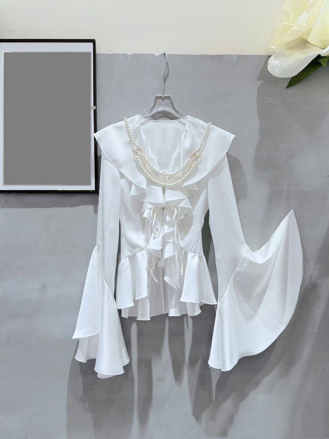 {{ product_title }} – Exklusive Damenmode für besondere Anlässe | HotFashionista.de