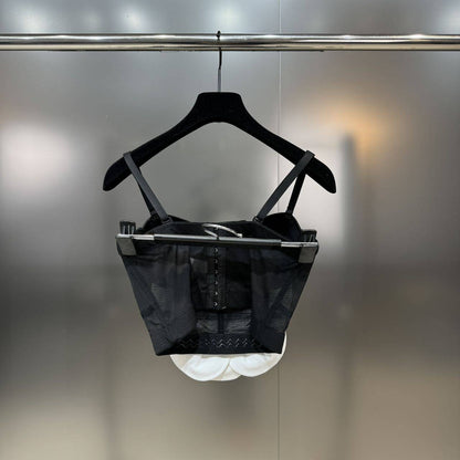 {{ product_title }} – Exklusive Damenmode für besondere Anlässe | HotFashionista.de