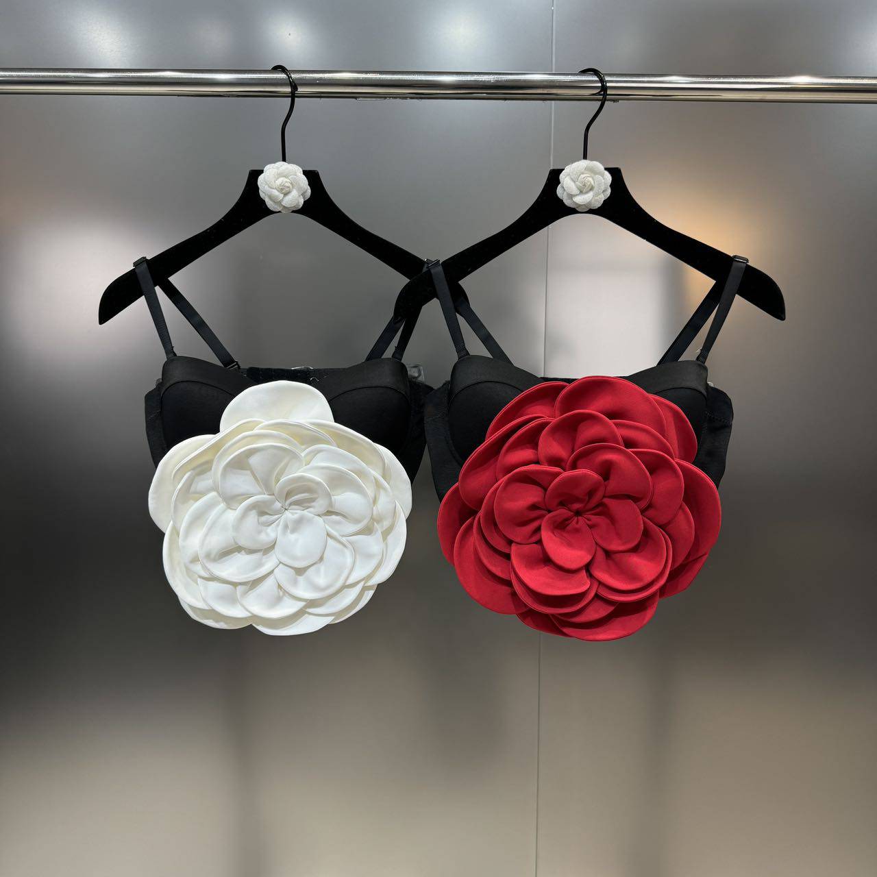 {{ product_title }} – Exklusive Damenmode für besondere Anlässe | HotFashionista.de